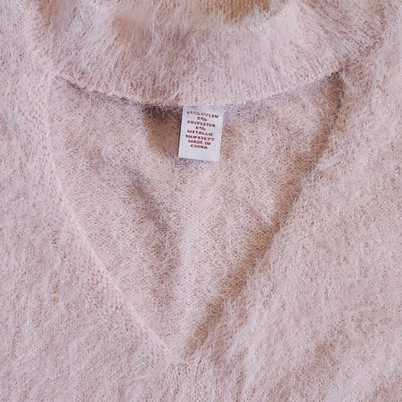 Arizona Light Pink L/S Sweater with cut out V neck Size Medium Fuzzy Faux Fur - Picture 2 of 8